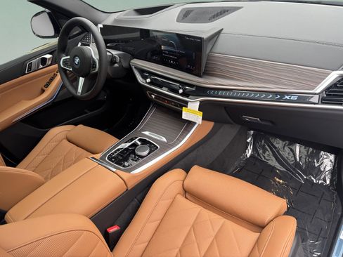 Used 2026 BMW X5 xDrive50e w/ M Sport Package image 27