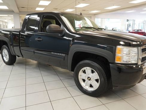 Used 2009 Chevrolet Silverado 1500 LT w/ Power Pack Plus AWD/4WD image 12