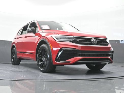 Used 2024 Volkswagen Tiguan SE R-Line FWD image 68