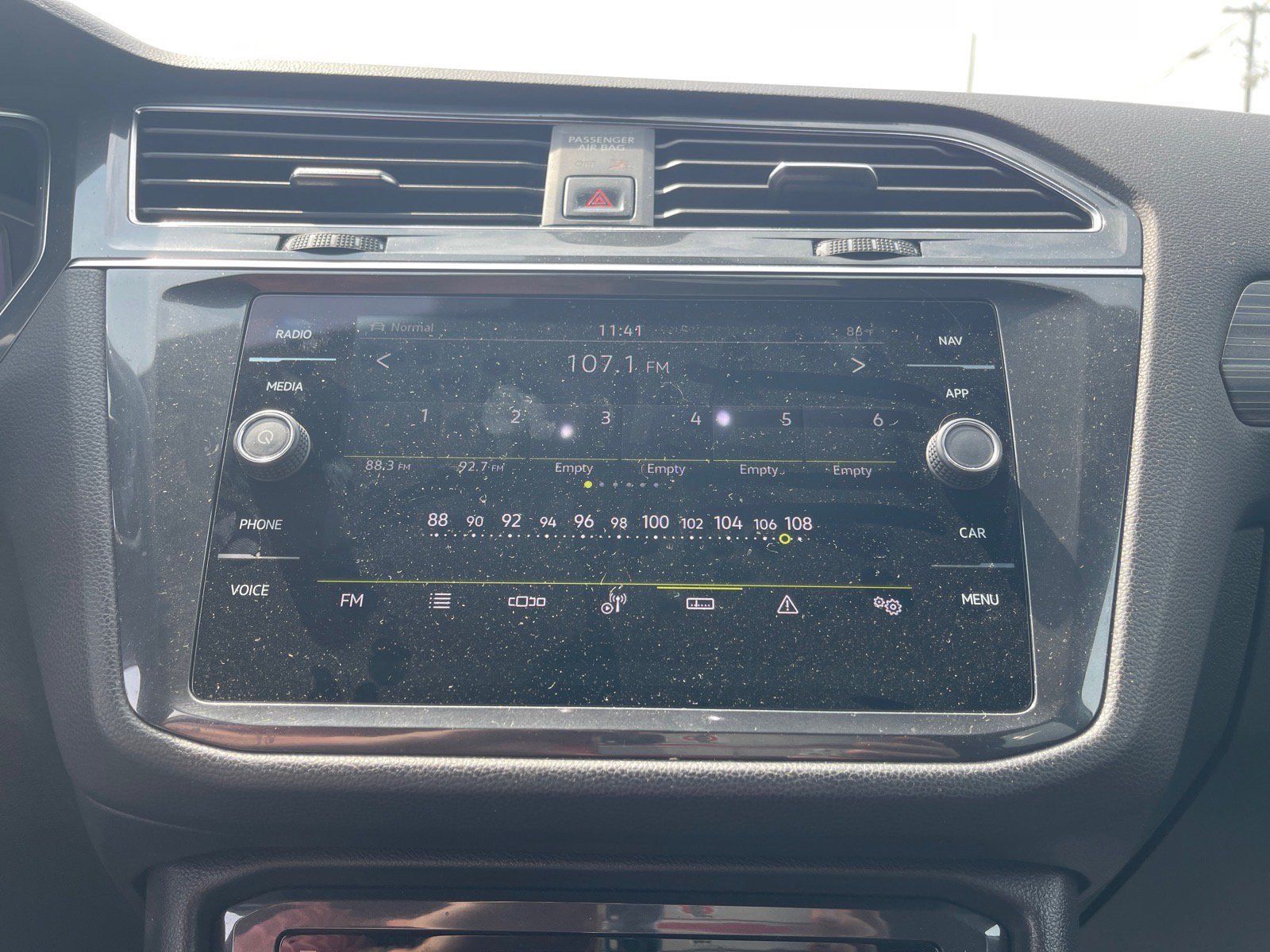 Used 2023 Volkswagen Tiguan SEL R-Line AWD/4WD image 5