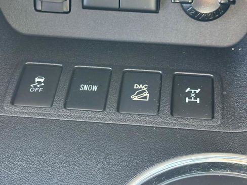 Used 2017 Toyota Highlander XLE w/ Carpet Mat Package AWD/4WD image 20