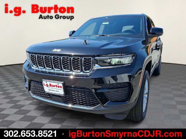 New 2026 Jeep Grand Cherokee Laredo w/ MOPAR Finishing Package AWD/4WD image 2