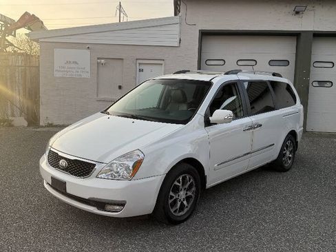 Used 2014 Kia Sedona EX w/ Luxury Package FWD image 3
