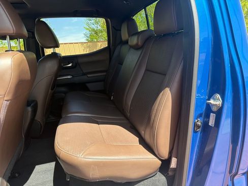 Used 2016 Toyota Tacoma Limited w/ Towing Package image 21