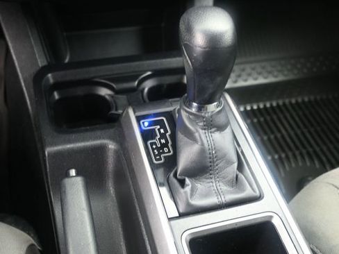 Used 2023 Toyota Tacoma SR5 AWD/4WD image 13