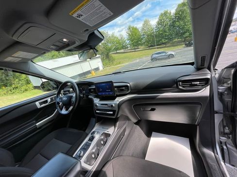 Used 2022 Ford Explorer XLT image 11