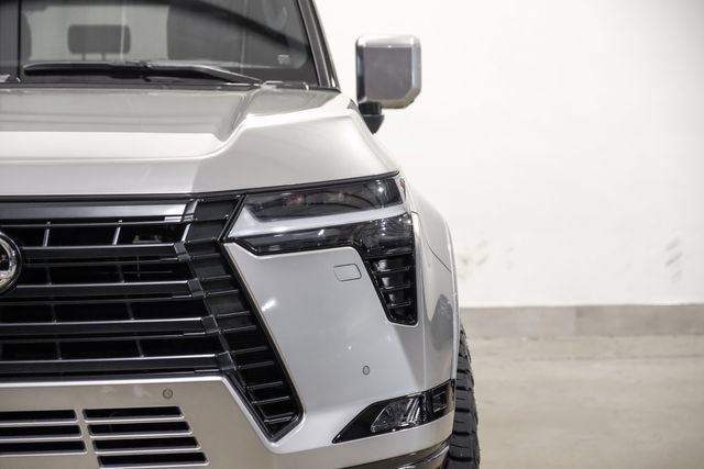 Used 2026 Lexus GX 550 w/ Cold Area Package AWD/4WD image 3