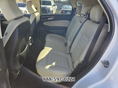 Used 2024 Ford Edge SEL w/ Convenience Package image 11
