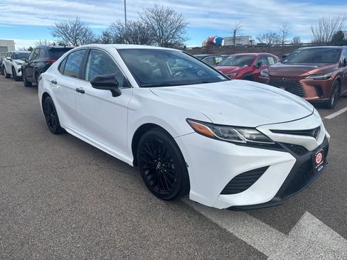 Used 2019 Toyota Camry SE image 9