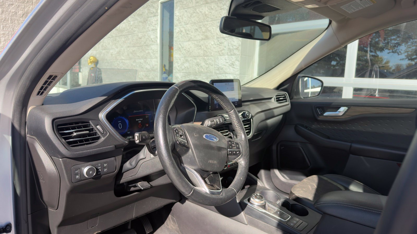 Used 2020 Ford Escape Titanium w/ Titanium Premium Package 2.0 AWD/4WD image 10
