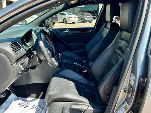 Used 2011 Volkswagen Golf 4-Door FWD image 21