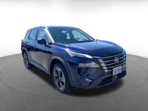 Used 2025 Nissan Rogue SV image 1