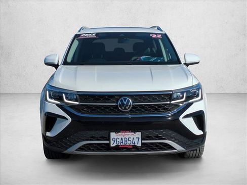 Used 2022 Volkswagen Taos SEL w/ Panoramic Sunroof Package image 2
