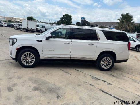 Used 2022 GMC Yukon XL SLT w/ SLT Premium Package AWD/4WD image 4