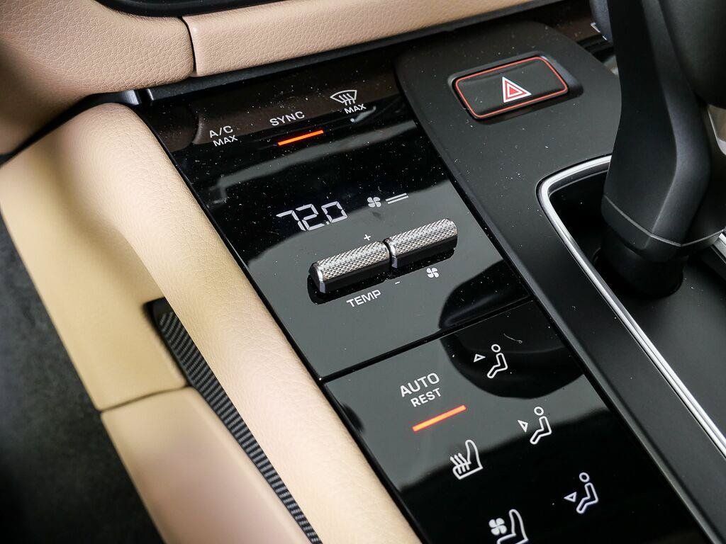 Certified 2026 Porsche Macan AWD/4WD image 17