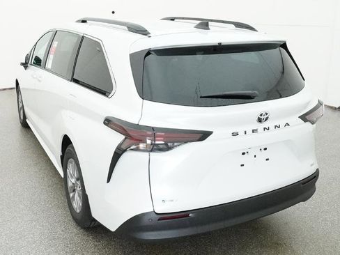 New 2026 Toyota Sienna XLE FWD image 10