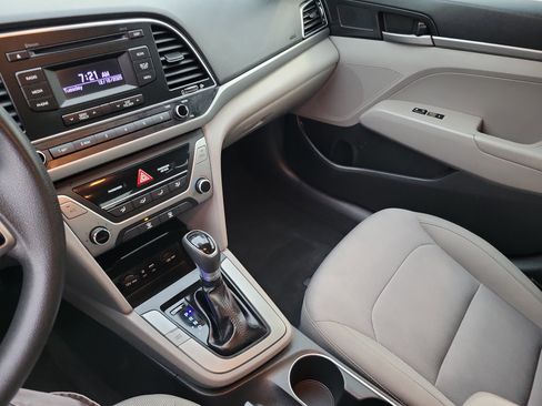 Used 2017 Hyundai Elantra SE image 15