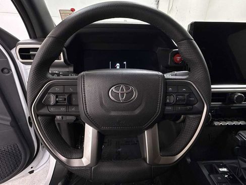 Used 2024 Toyota Tacoma TRD Off-Road image 16