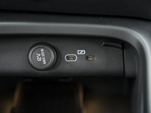 Certified 2025 Volvo XC40 B5 Ultra w/ Climate Package image 25