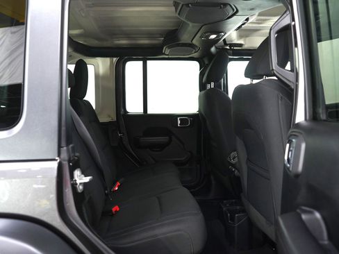 Used 2018 Jeep Wrangler Unlimited Sport S image 11