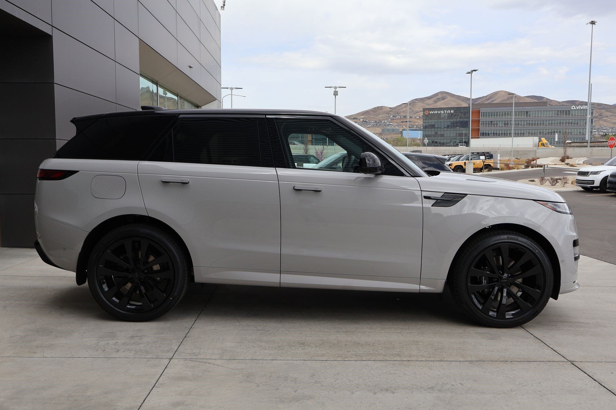 New 2026 Land Rover Range Rover Sport Dynamic SE AWD/4WD image 4