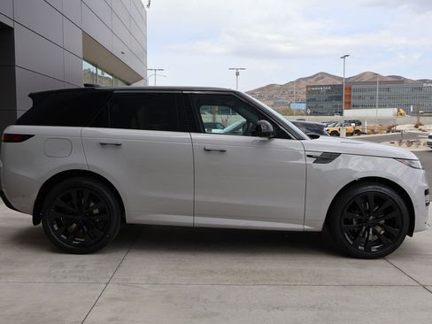 New 2026 Land Rover Range Rover Sport Dynamic SE AWD/4WD image 4
