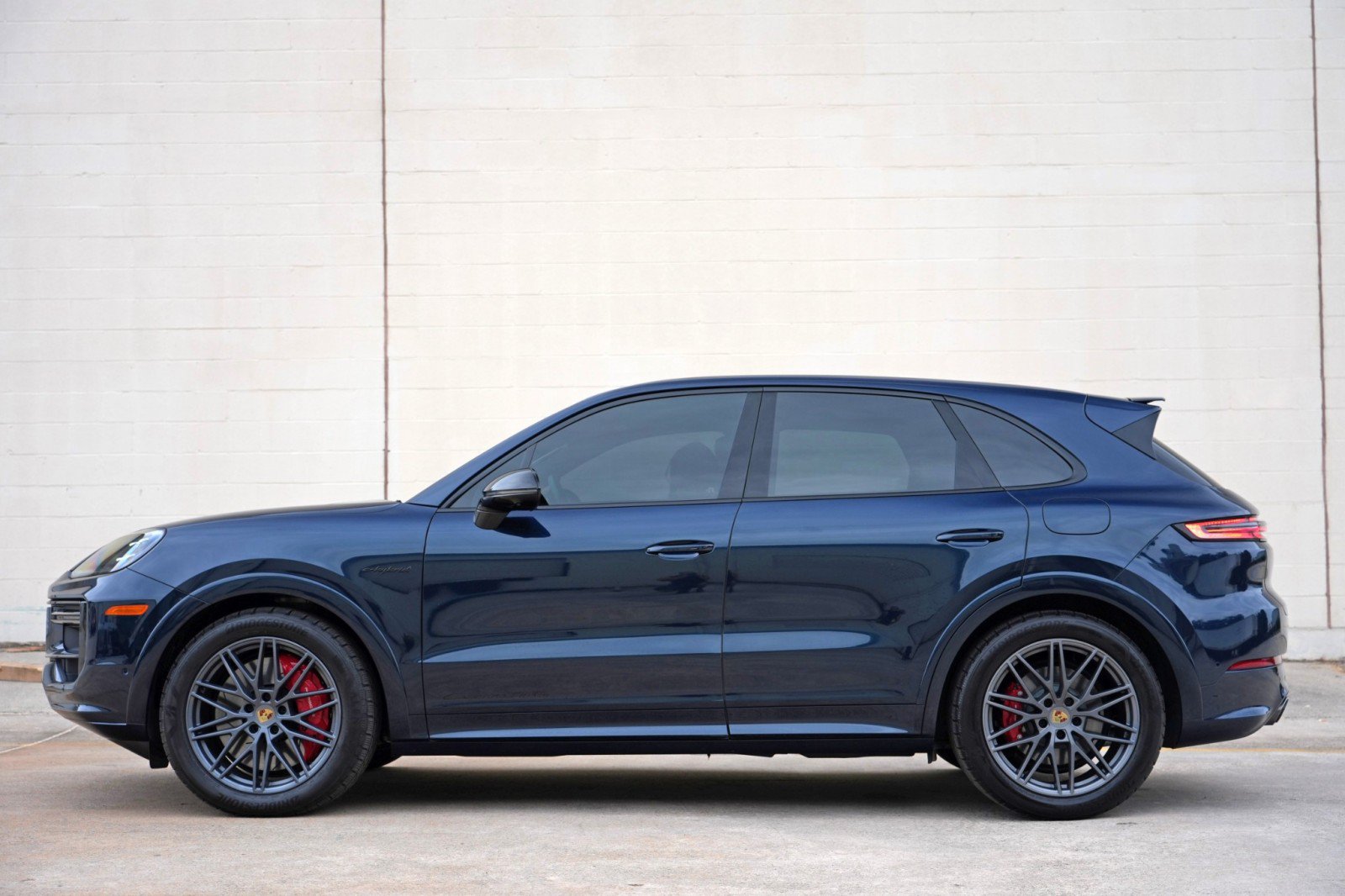 Used 2024 Porsche Cayenne Turbo AWD/4WD image 9