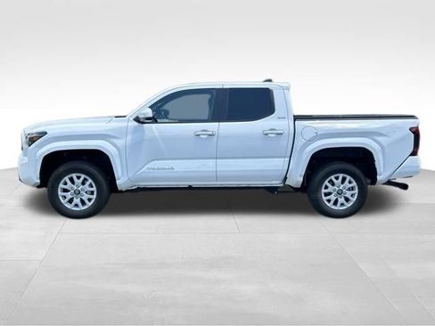 Certified 2024 Toyota Tacoma SR5 AWD/4WD image 2