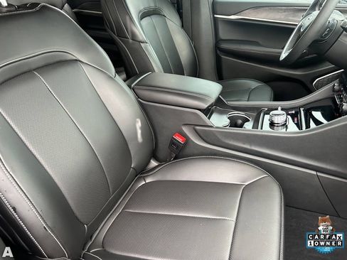 Certified 2025 Jeep Grand Cherokee L Limited w/ Luxury Tech Group II AWD/4WD image 11
