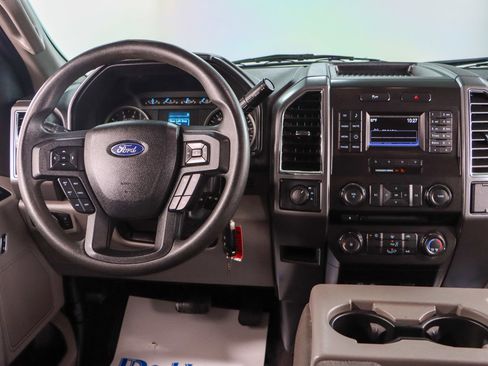 Used 2015 Ford F150 XLT image 17