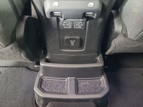 Used 2025 Jeep Wrangler Unlimited Sahara w/ Safety Group AWD/4WD image 17