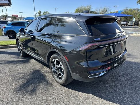 Used 2024 Lincoln Nautilus Premier image 4