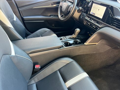 Used 2025 Toyota Camry SE FWD image 15