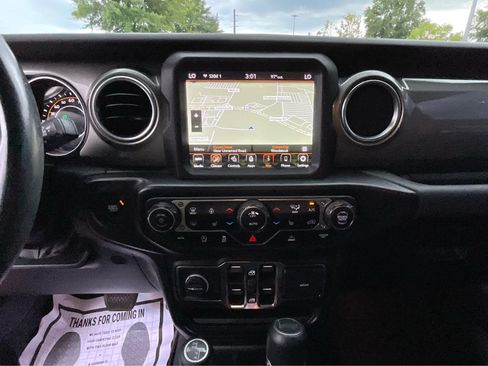 Used 2022 Jeep Wrangler Unlimited Sahara w/ LED Lighting Group AWD/4WD image 19