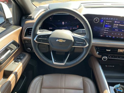 Used 2025 Chevrolet Tahoe High Country RWD image 15