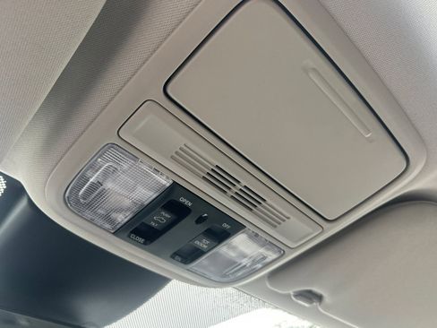 Used 2025 Honda Odyssey Elite image 25