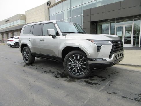 Used 2026 Lexus GX 550 w/ Accessory Package (2T) image 13