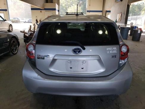 Used 2014 Toyota Prius C One image 7