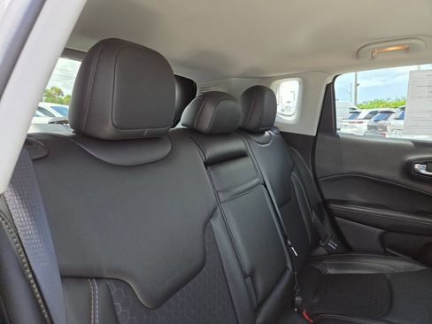 Used 2019 Jeep Compass Latitude w/ Cold Weather Group FWD image 19