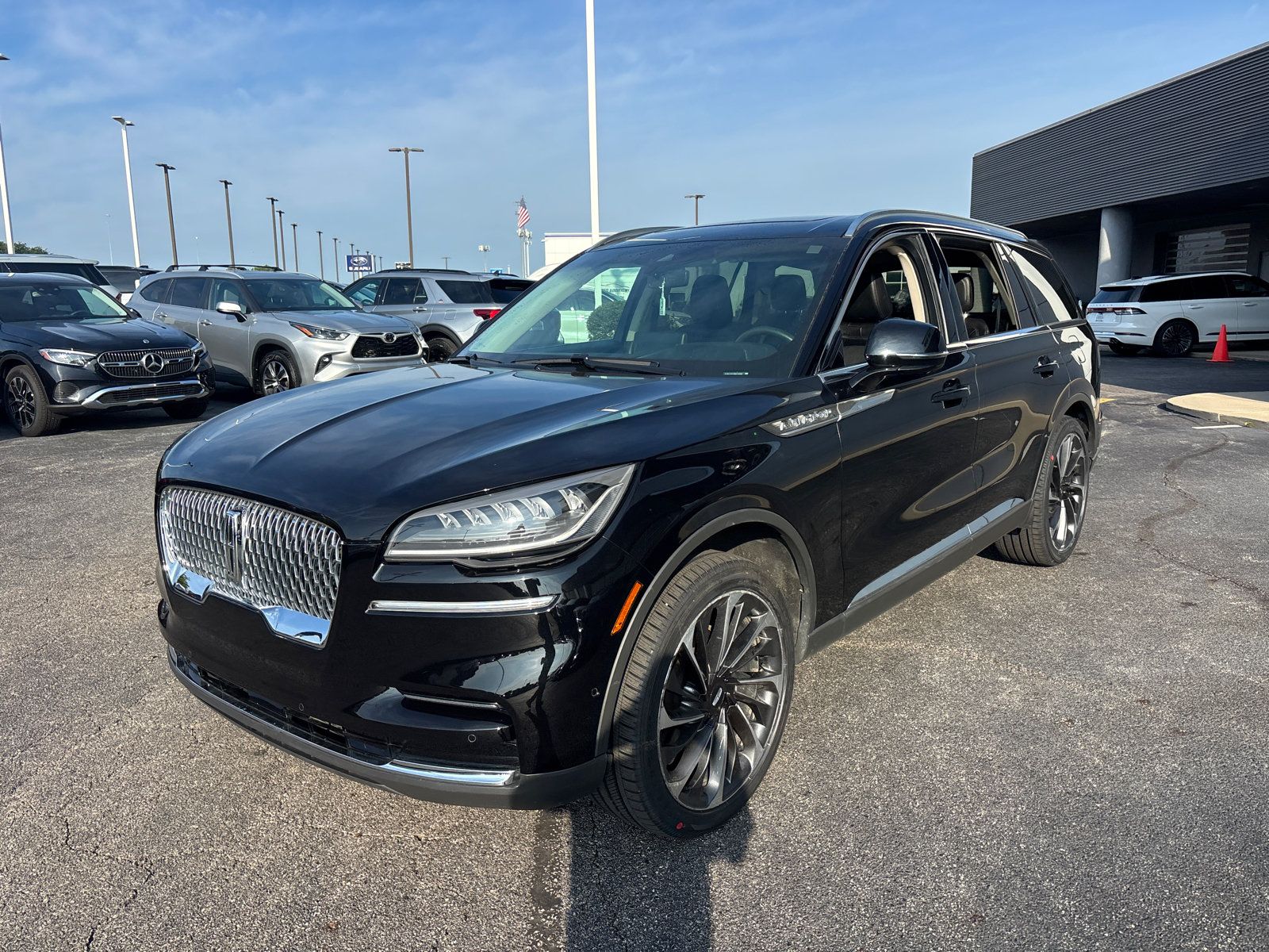 Certified 2024 Lincoln Aviator Reserve w/ Equipment Group 201A AWD/4WD image 3