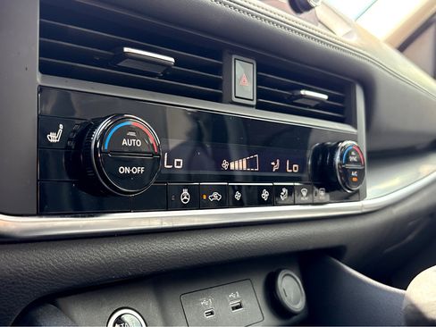 Used 2023 Nissan Rogue SV w/ SV Premium B Package image 10