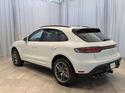 Certified 2025 Porsche Macan image 3