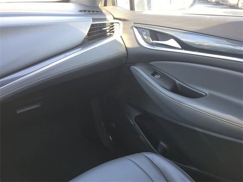 Used 2024 Buick Enclave Premium image 21