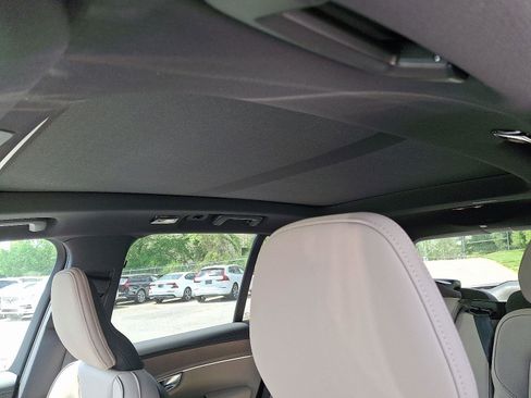 New 2025 Volvo XC90 T8 Core image 10