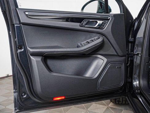 Certified 2026 Porsche Macan AWD/4WD image 29