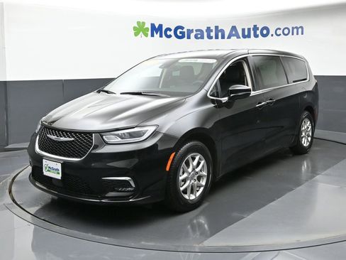 Used 2024 Chrysler Pacifica Touring-L image 20