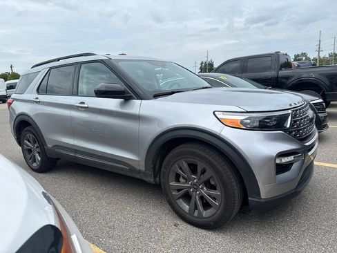 Used 2024 Ford Explorer XLT w/ Equipment Group 202A AWD/4WD image 6
