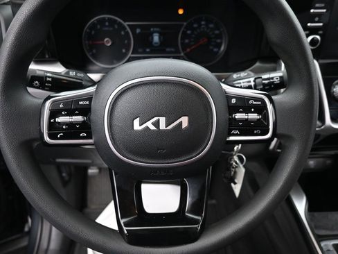 Used 2023 Kia Sorento LX image 21
