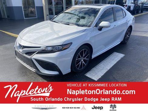 Used 2024 Toyota Camry SE image 1