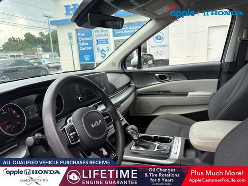 Used 2023 Kia Carnival LX FWD image 7
